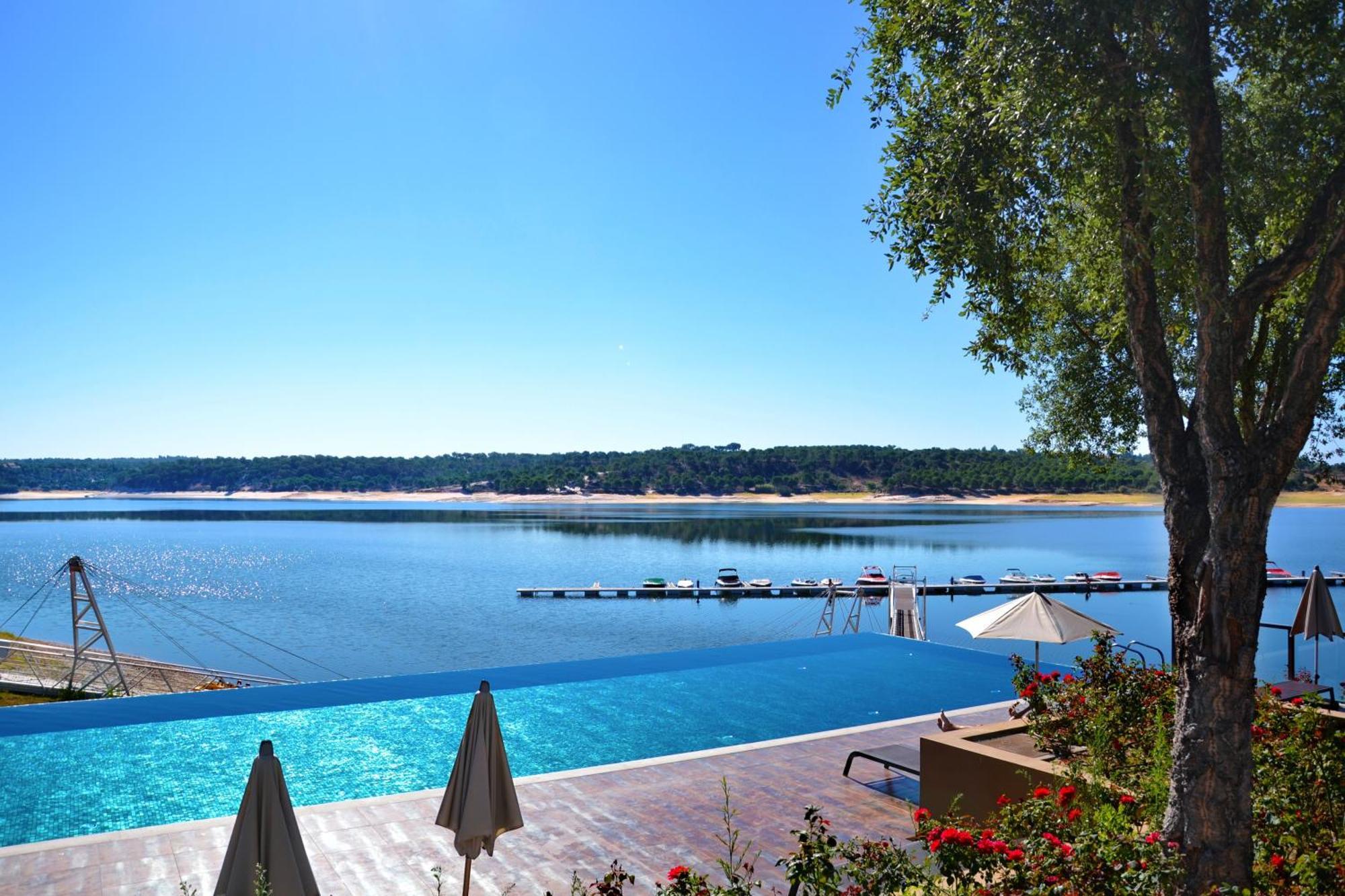 Ap Lago Montargil - Conference & Spa Экстерьер фото View of the lake